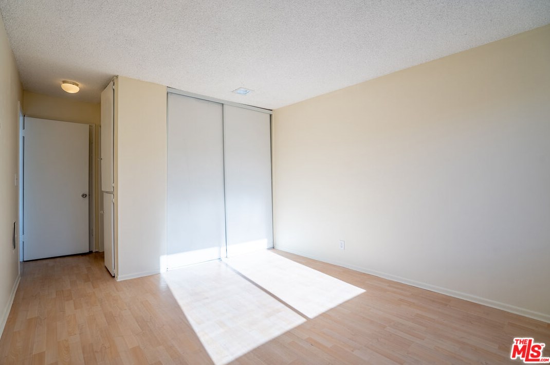 210 La Fayette Park Pl, Los Angeles CA  90057-1357 exterior