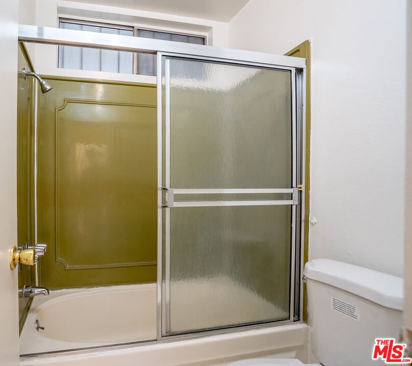 210 La Fayette Park Pl, Los Angeles CA  90057-1357 exterior