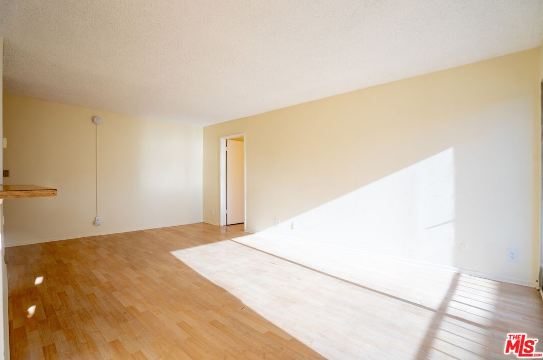 210 La Fayette Park Pl, Los Angeles CA  90057-1357 exterior