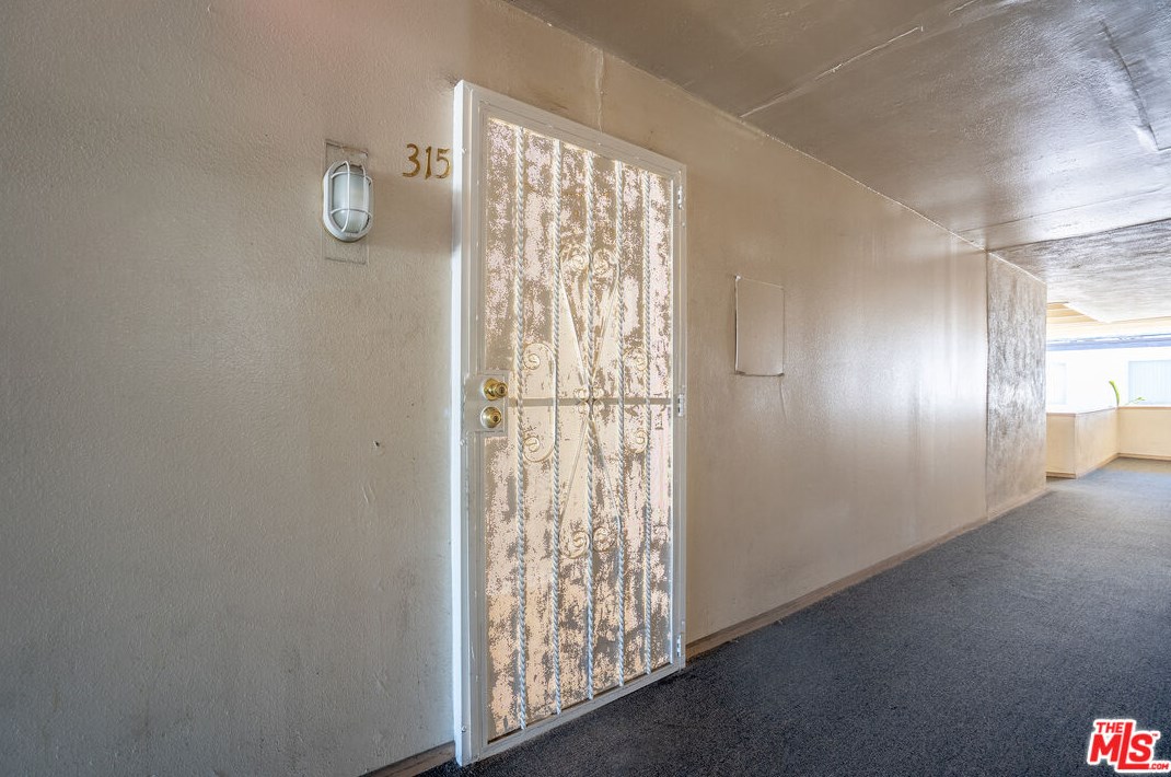 210 La Fayette Park Pl, Los Angeles CA  90057-1339 exterior