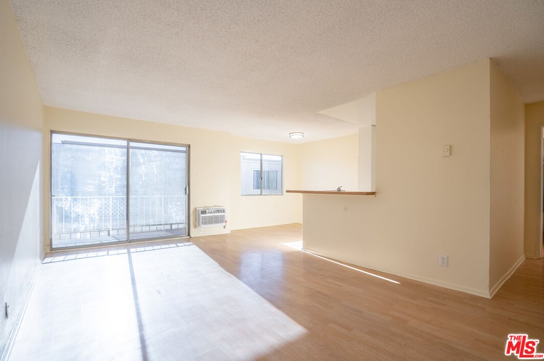 210 La Fayette Park Pl, Los Angeles CA  90057-1357 exterior