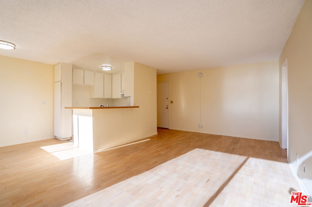 210 La Fayette Park Pl, Los Angeles CA  90057-1357 exterior