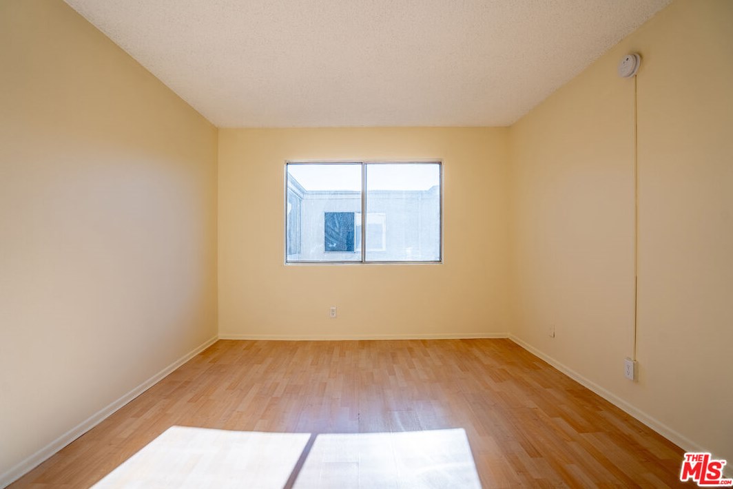 210 La Fayette Park Pl, Los Angeles CA  90057-1357 exterior