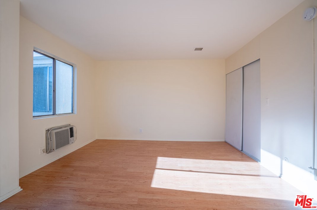 210 La Fayette Park Pl, Los Angeles CA  90057-1357 exterior