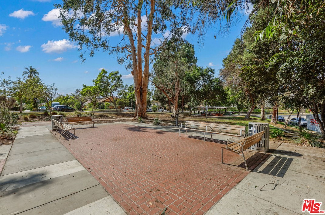 4407 Francis Ave, Los Angeles CA  90005-3780 exterior