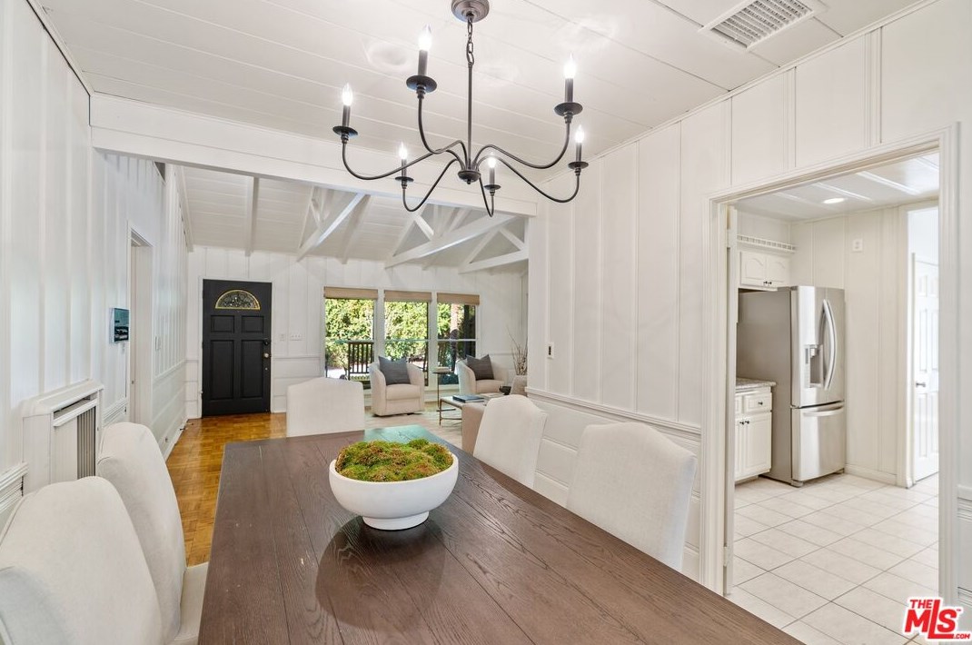 18128 Erwin St, Los Angeles CA  91335-7146 exterior