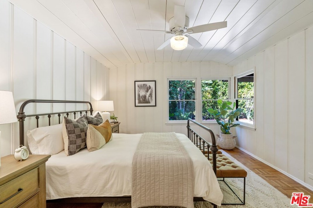 18128 Erwin St, Los Angeles CA  91335-7146 exterior