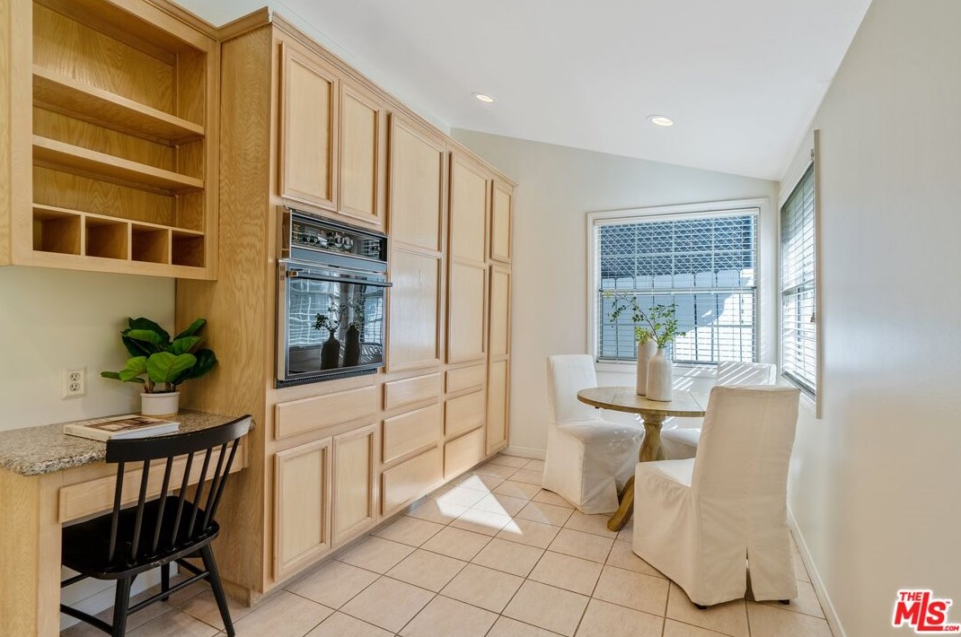 18128 Erwin St, Los Angeles CA  91335-7146 exterior