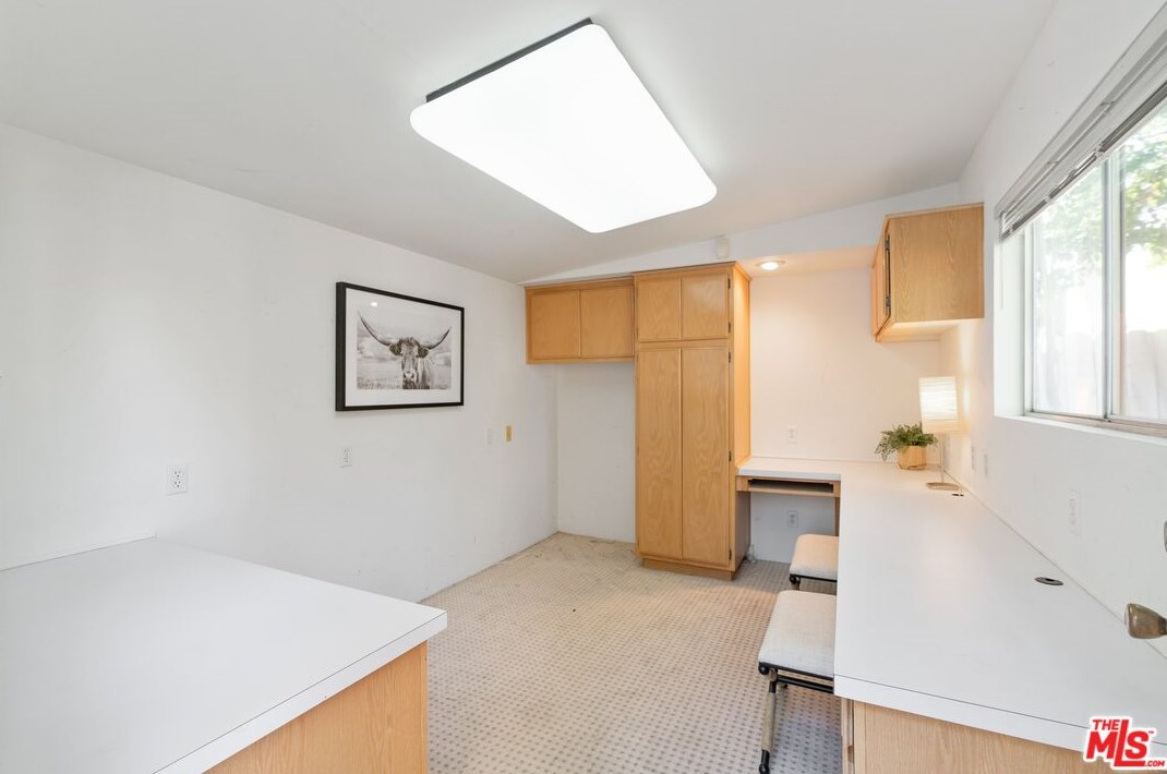 18128 Erwin St, Los Angeles CA  91335-7146 exterior