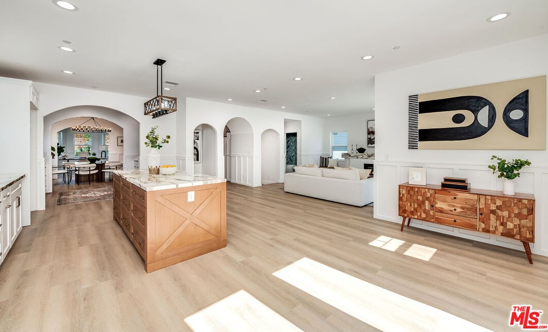 1025 Carmelina Ave, Los Angeles CA  90049-5809 exterior