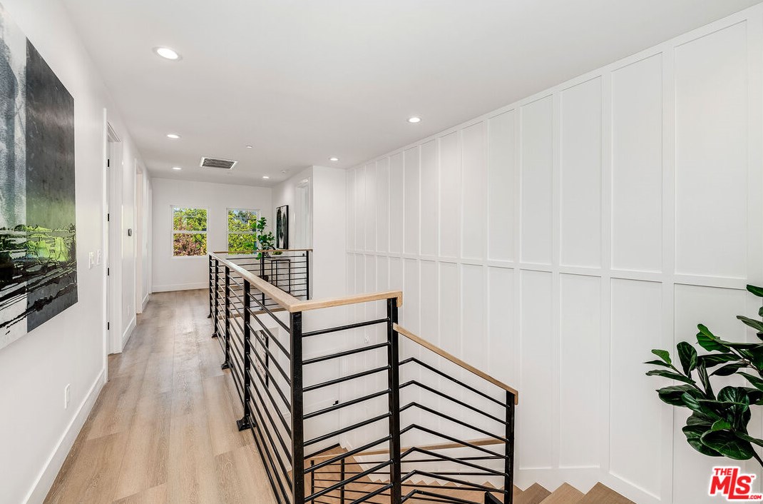 1025 Carmelina Ave, Los Angeles CA  90049-5809 exterior
