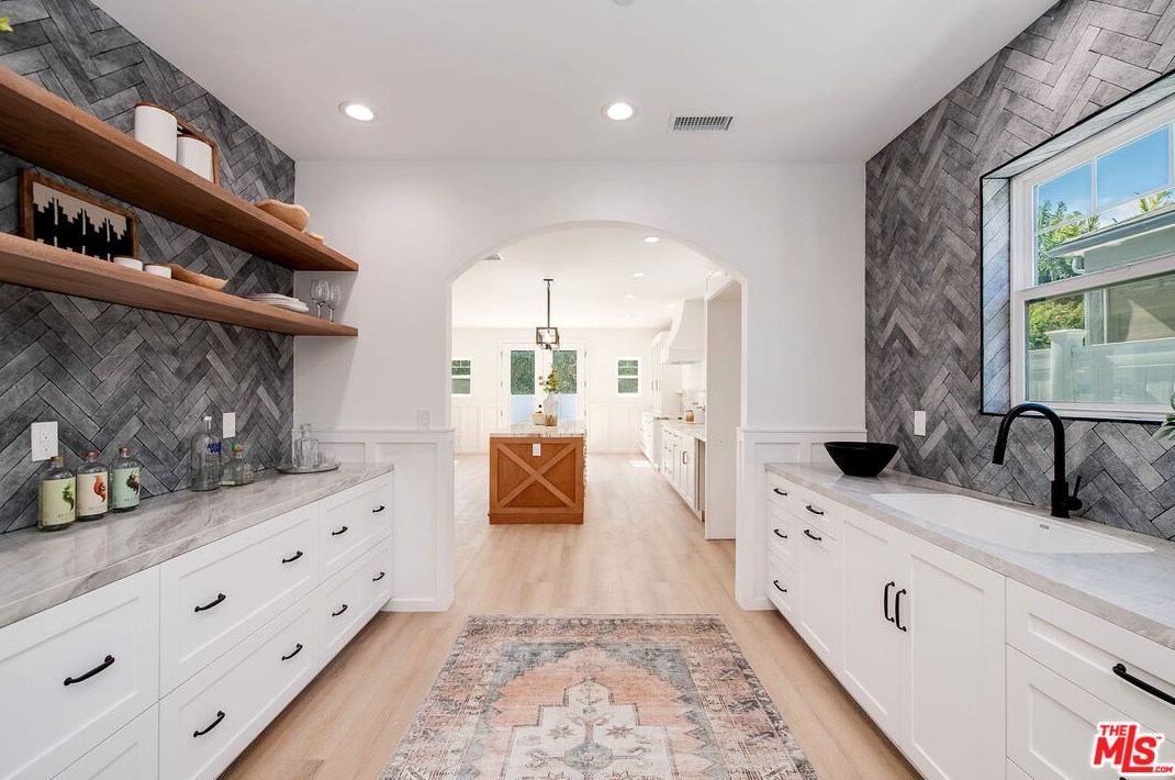 1025 Carmelina Ave, Los Angeles CA  90049-5809 exterior