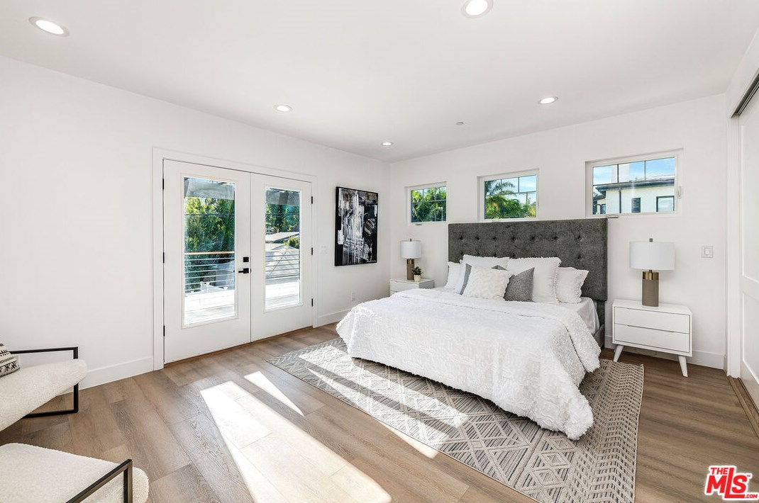 1025 Carmelina Ave, Los Angeles CA  90049-5809 exterior