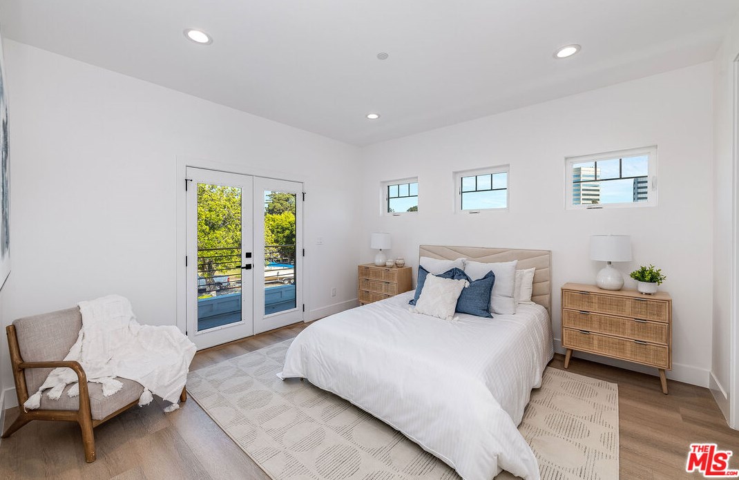 1025 Carmelina Ave, Los Angeles CA  90049-5809 exterior