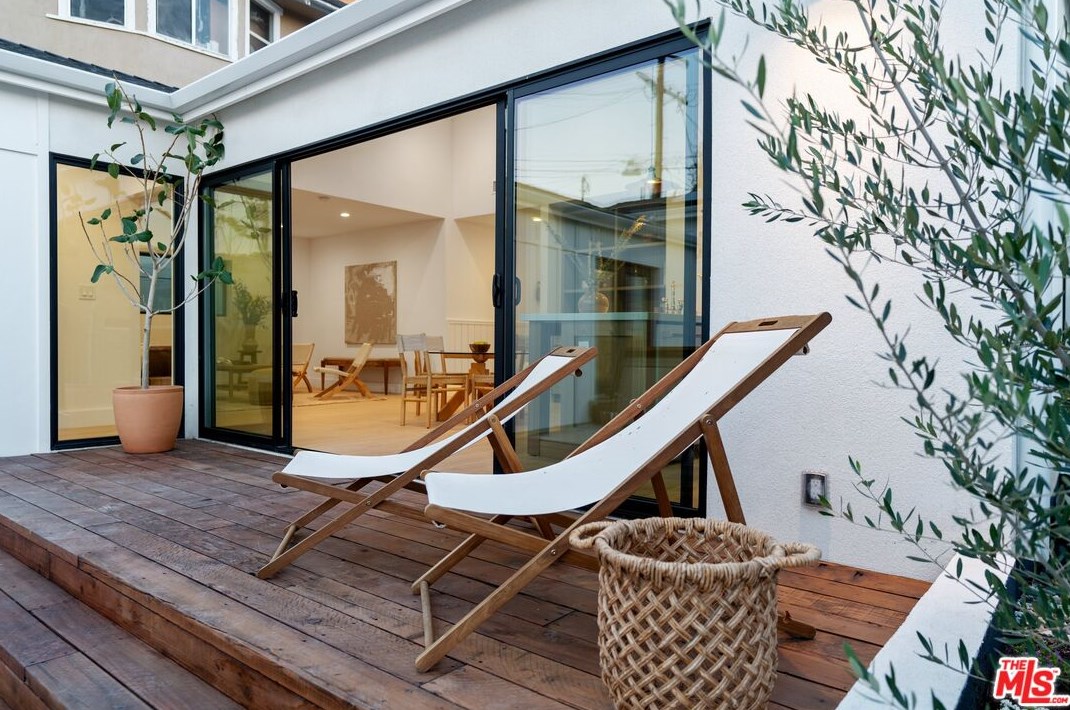 1828 Cochran Ave, Los Angeles CA  90019-5218 exterior