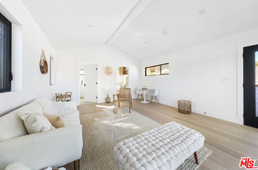 1828 Cochran Ave, Los Angeles CA  90019-5218 exterior