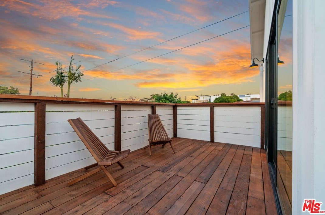 1828 Cochran Ave, Los Angeles CA  90019-5218 exterior