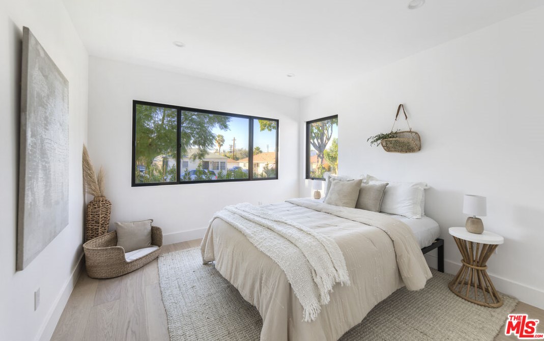 1828 Cochran Ave, Los Angeles CA  90019-5218 exterior