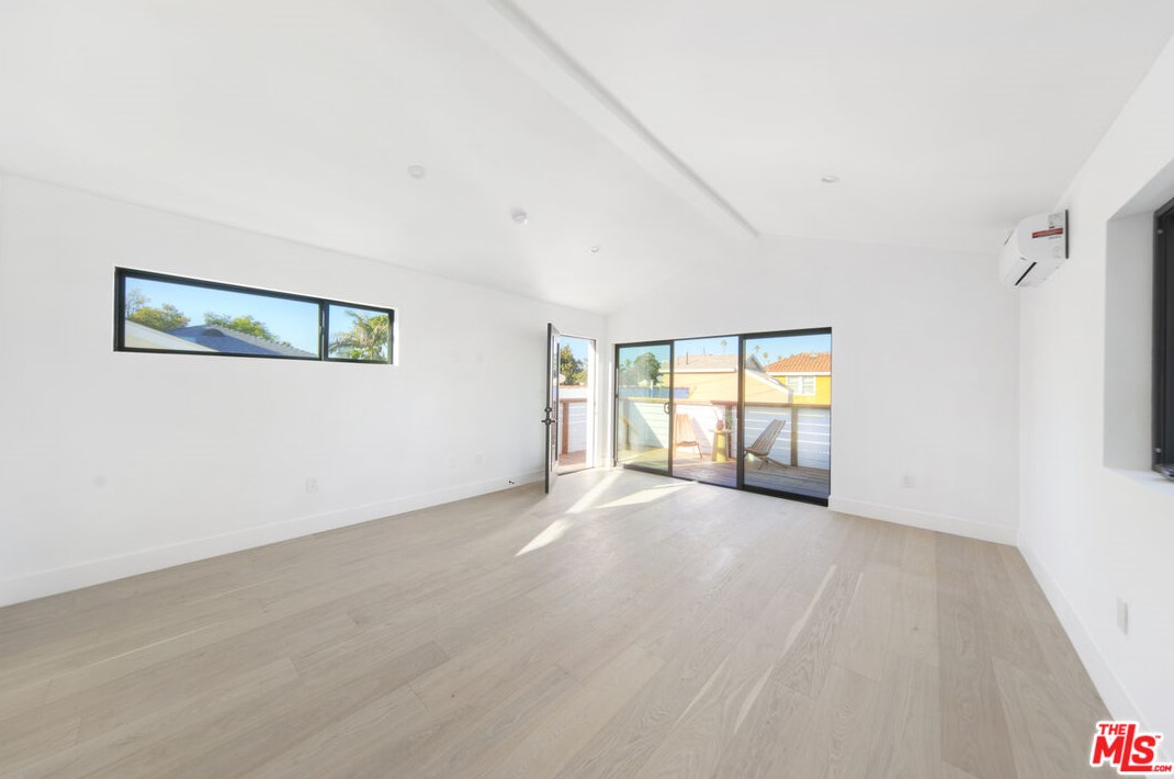 1828 Cochran Ave, Los Angeles CA  90019-5218 exterior