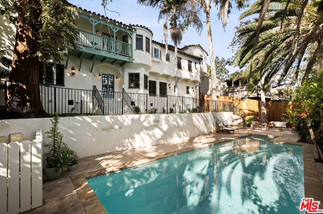 2466 Moreno Dr, Los Angeles CA  90039-2640 exterior