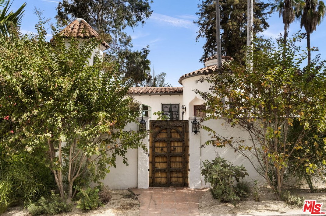 2466 Moreno Dr, Los Angeles CA  90039-2640 exterior