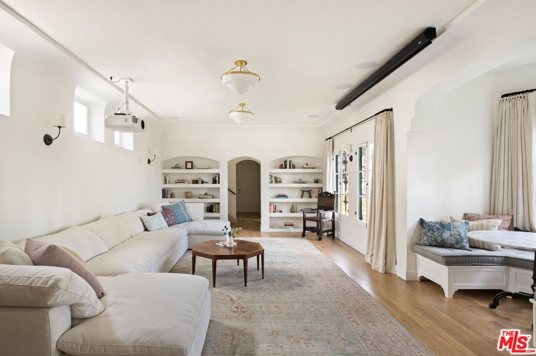 2466 Moreno Dr, Los Angeles CA  90039-2640 exterior