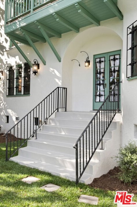 2466 Moreno Dr, Los Angeles CA  90039-2640 exterior