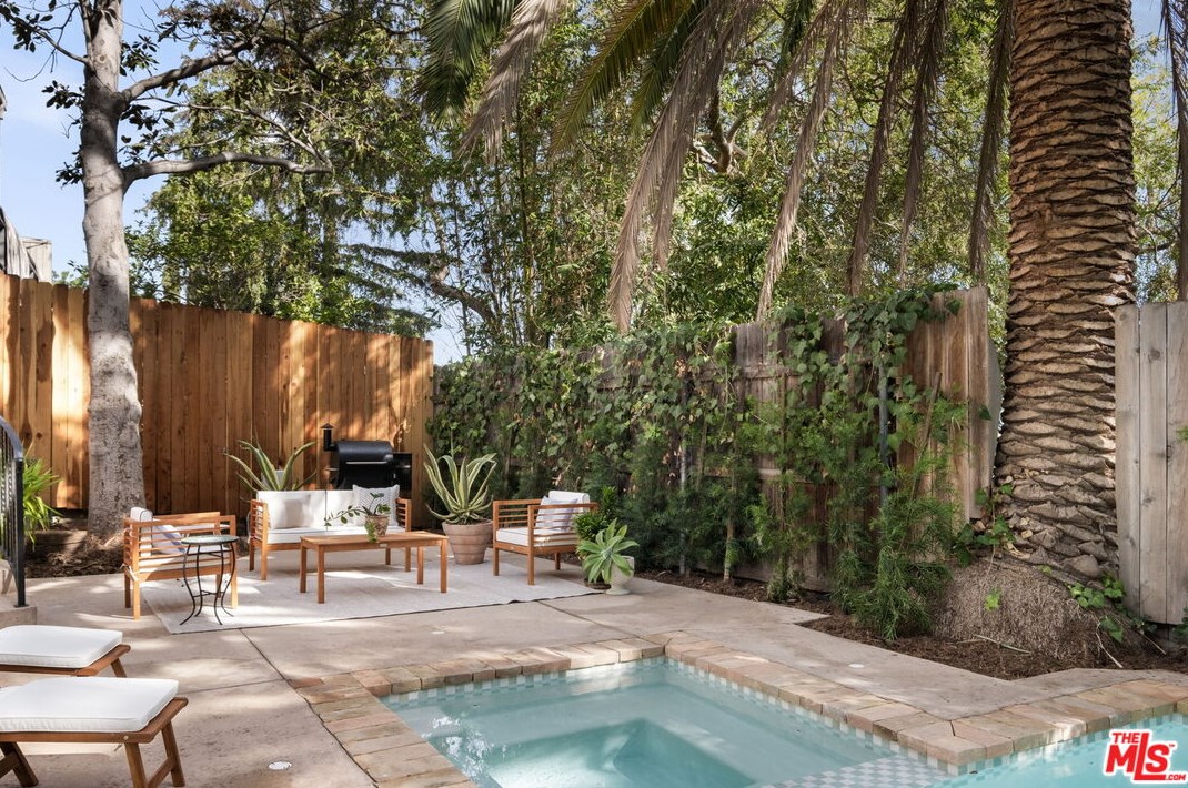 2466 Moreno Dr, Los Angeles CA  90039-2640 exterior