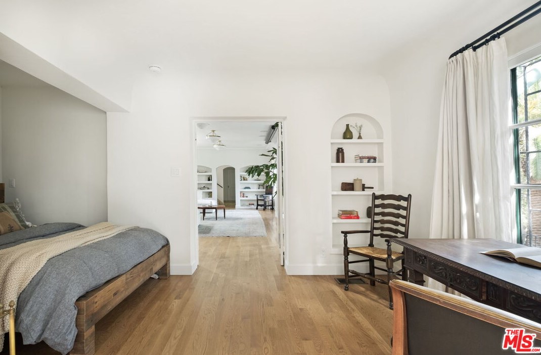 2466 Moreno Dr, Los Angeles CA  90039-2640 exterior