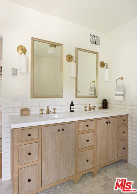 2466 Moreno Dr, Los Angeles CA  90039-2640 exterior