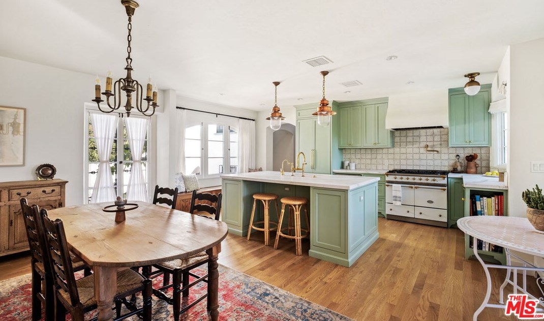 2466 Moreno Dr, Los Angeles CA  90039-2640 exterior