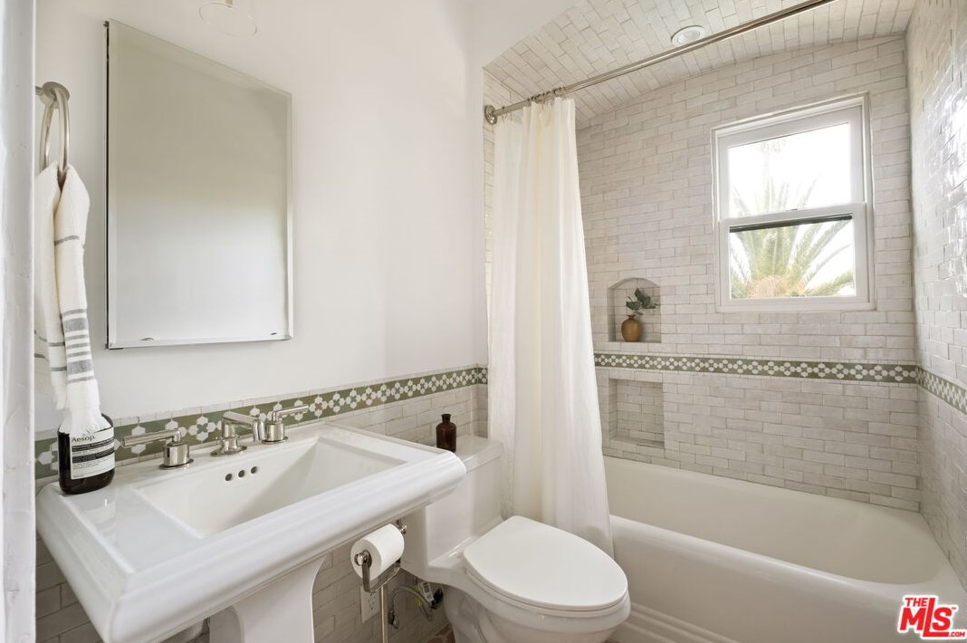 2466 Moreno Dr, Los Angeles CA  90039-2640 exterior