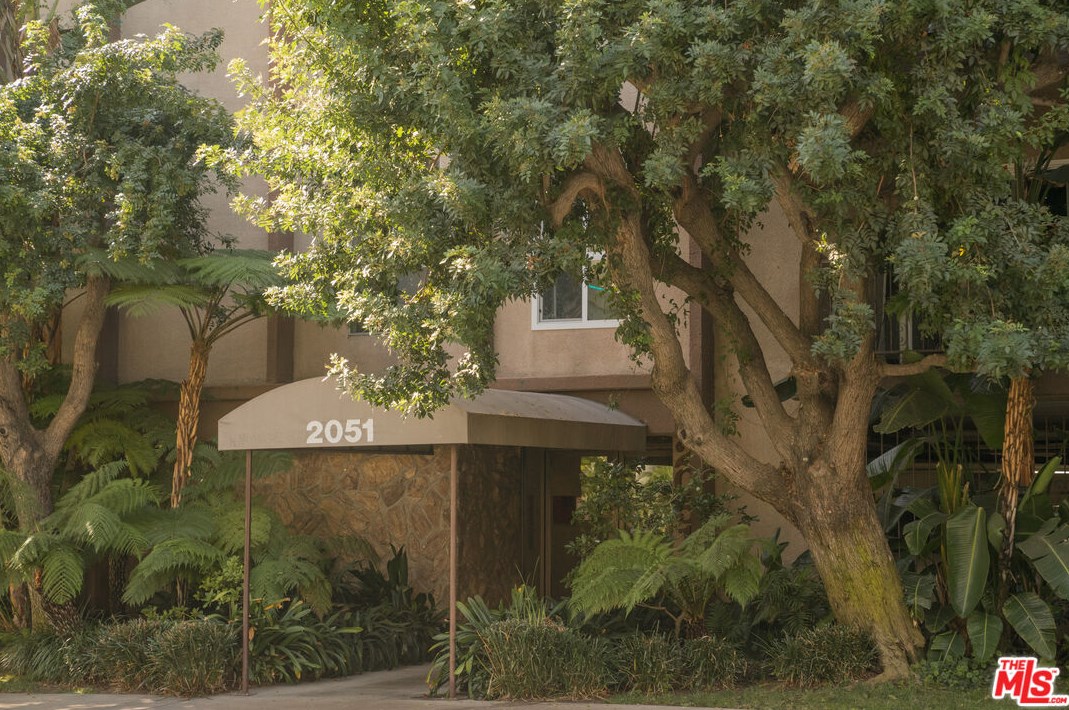 2051 Bentley Ave, Los Angeles CA  90025-5652 exterior
