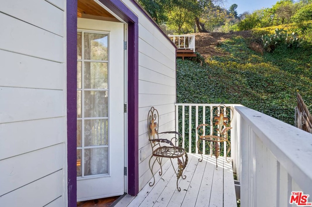 1523 Beverly Glen Blvd, Los Angeles CA  90077-3129 exterior
