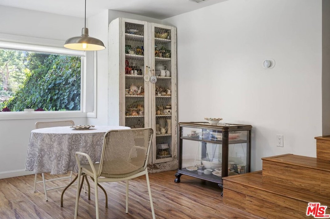 1523 Beverly Glen Blvd, Los Angeles CA  90077-3129 exterior