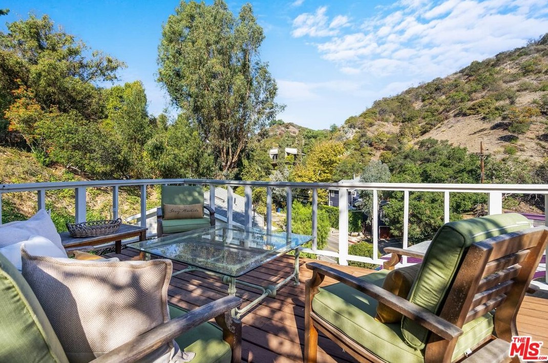 1523 Beverly Glen Blvd, Los Angeles CA  90077-3129 exterior
