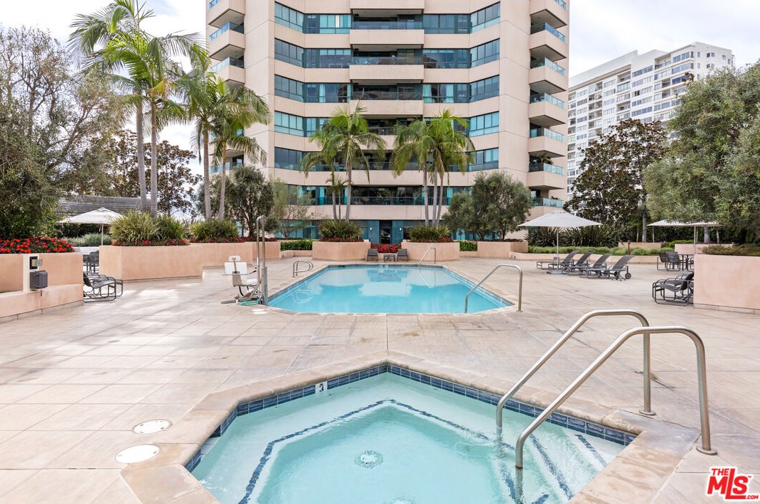 10490 Wilshire Blvd, Los Angeles CA  90024-4621 exterior