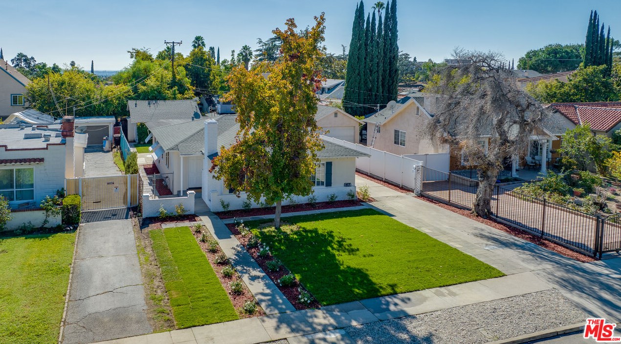 1744 Elizabeth St, Pasadena CA  91104-2763 exterior