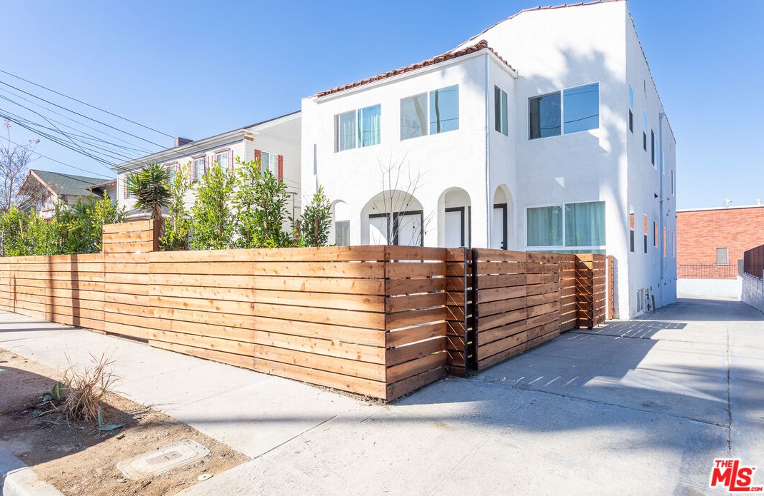 117 Westlake Ave, Los Angeles CA  90006-3014 exterior