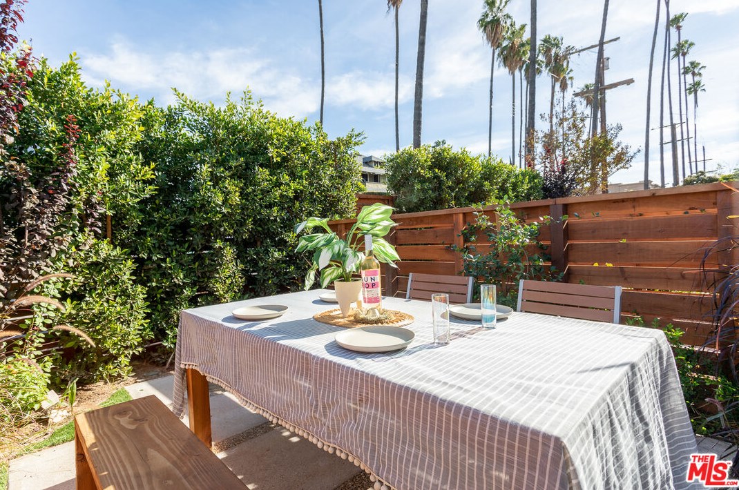 117 Westlake Ave, Los Angeles CA  90006-3014 exterior