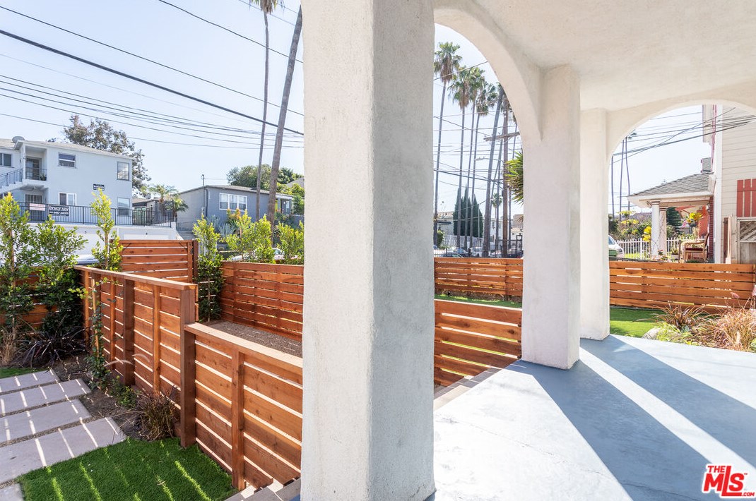 117 Westlake Ave, Los Angeles CA  90006-3014 exterior