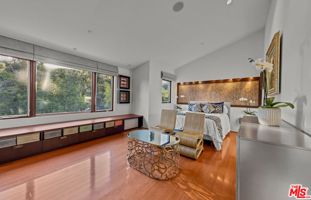 3110 Deronda Dr, Los Angeles CA  90068-1608 exterior