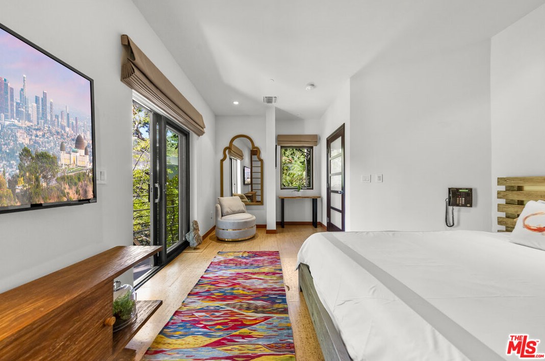 3110 Deronda Dr, Los Angeles CA  90068-1608 exterior