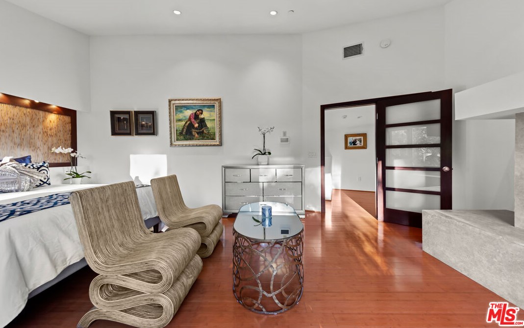 3110 Deronda Dr, Los Angeles CA  90068-1608 exterior