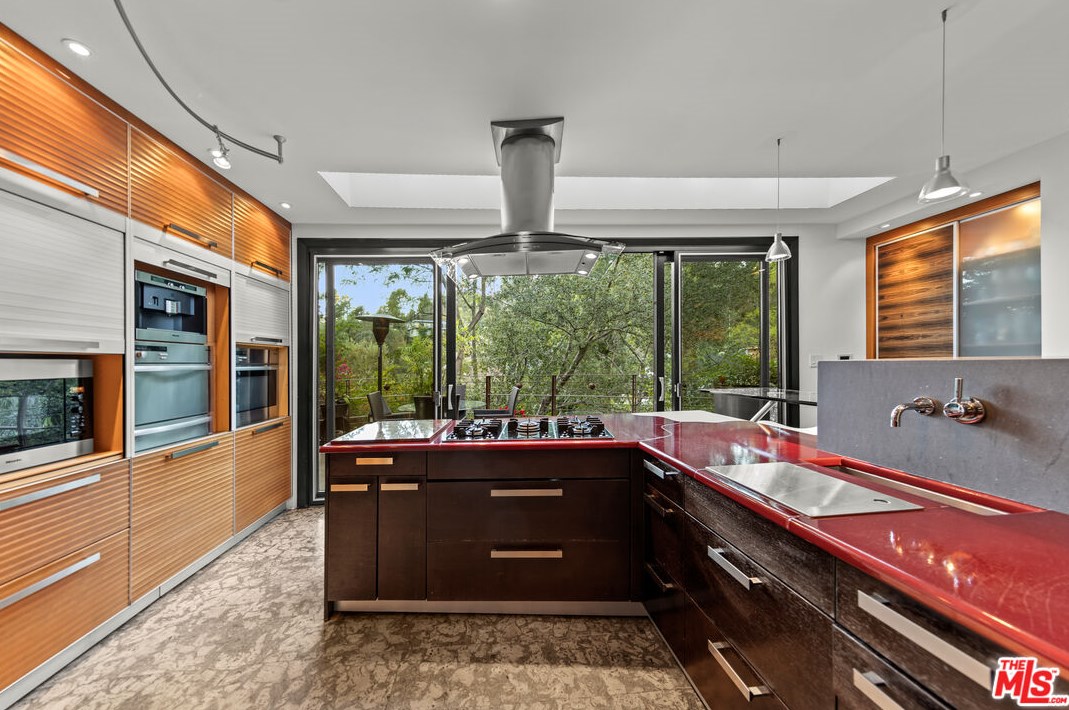 3110 Deronda Dr, Los Angeles CA  90068-1608 exterior