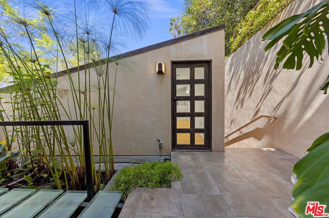 3110 Deronda Dr, Los Angeles CA  90068-1608 exterior