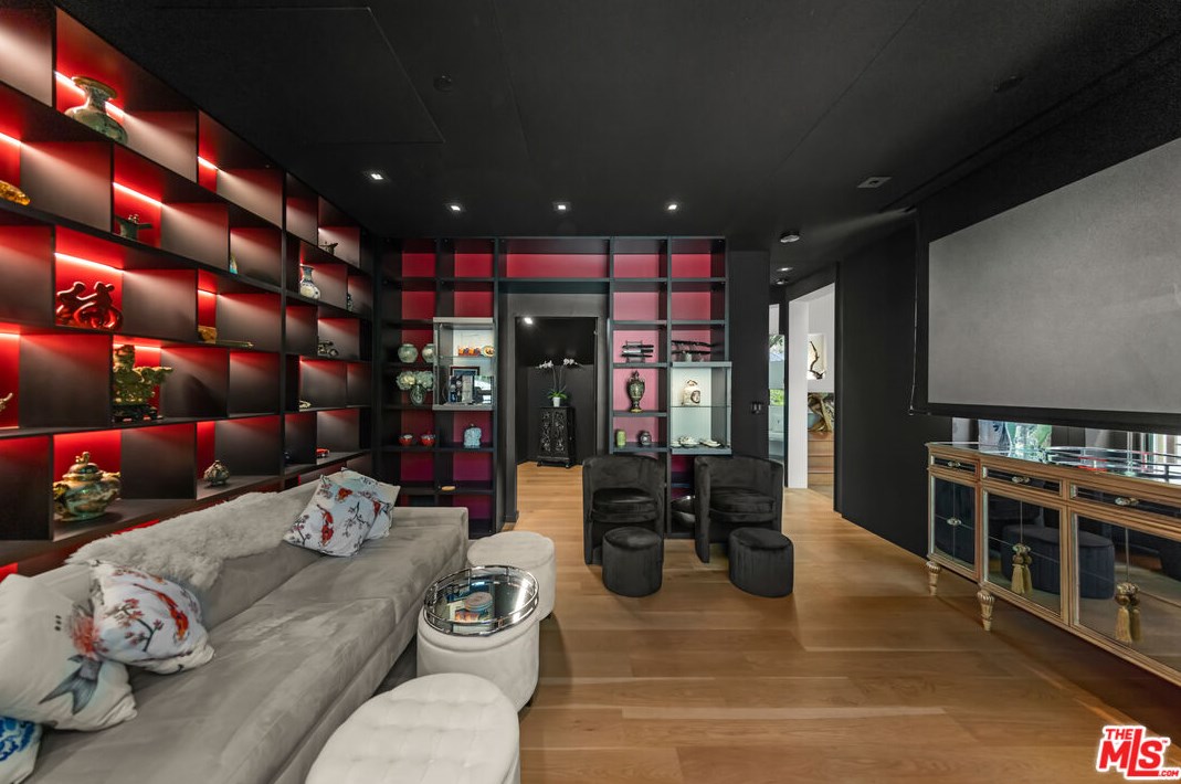 3110 Deronda Dr, Los Angeles CA  90068-1608 exterior