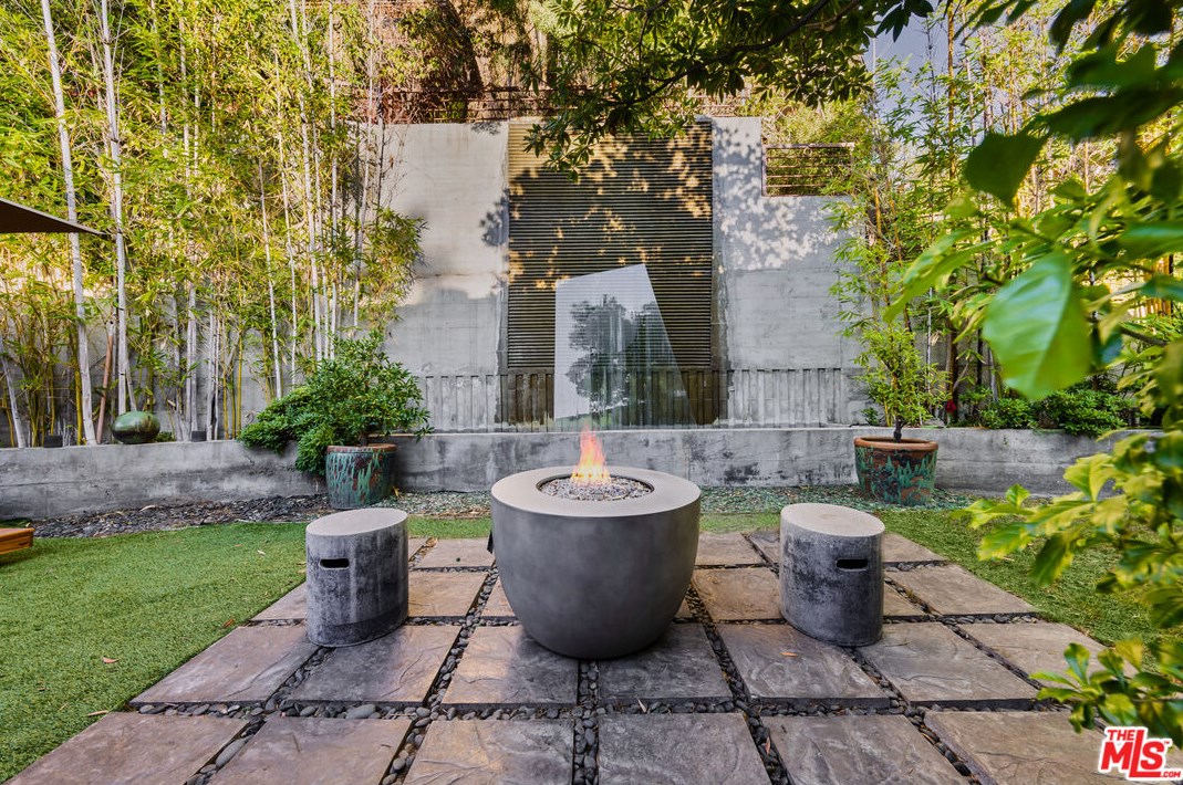 3110 Deronda Dr, Los Angeles CA  90068-1608 exterior
