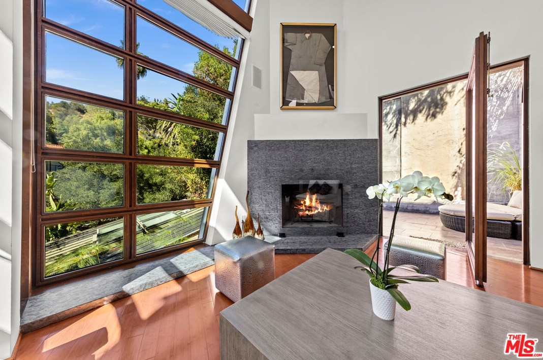 3110 Deronda Dr, Los Angeles CA  90068-1608 exterior