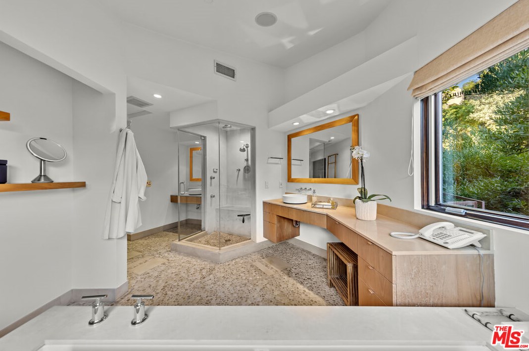 3110 Deronda Dr, Los Angeles CA  90068-1608 exterior